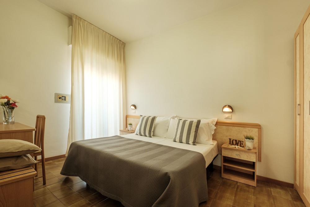 Hotel Oceanic 12/38