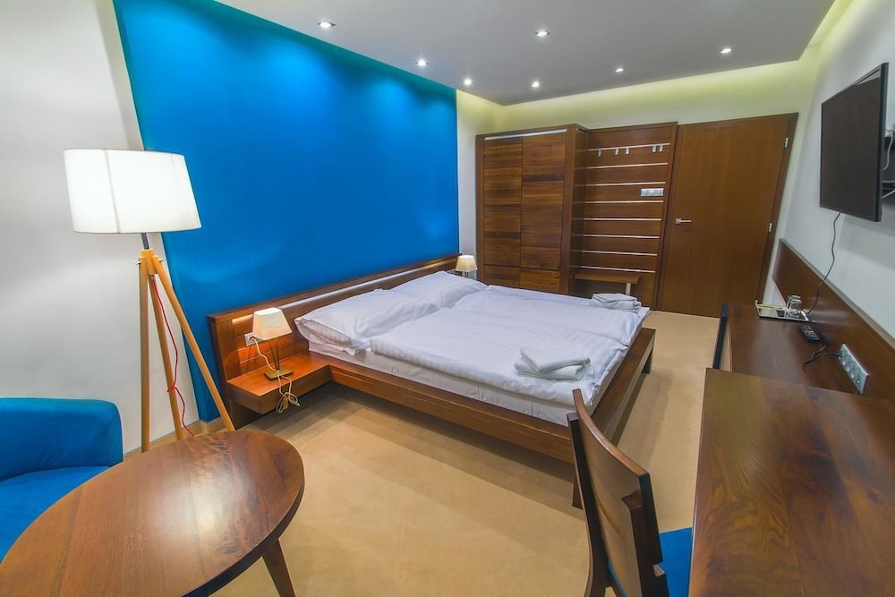 Arkada Hotel 30/56