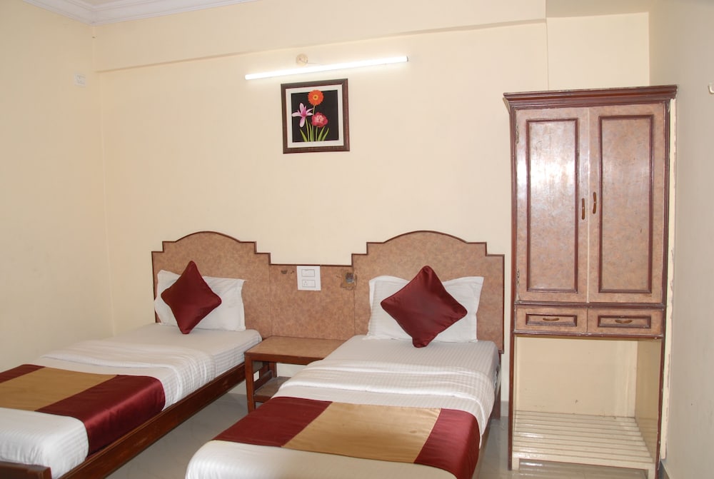 Hotel Bhavani Lodge 6/23