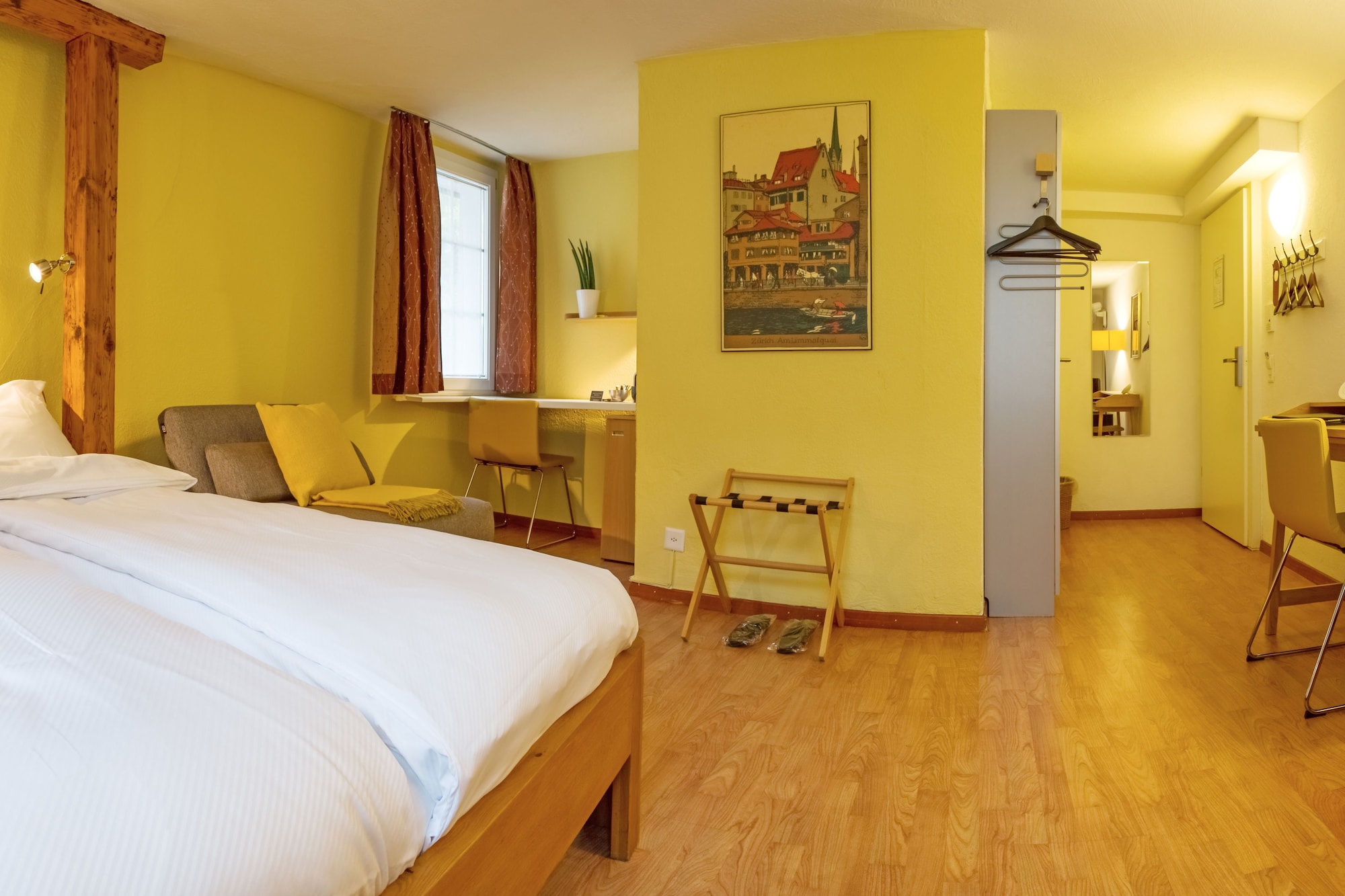 ROOM, DOUBLE BED
