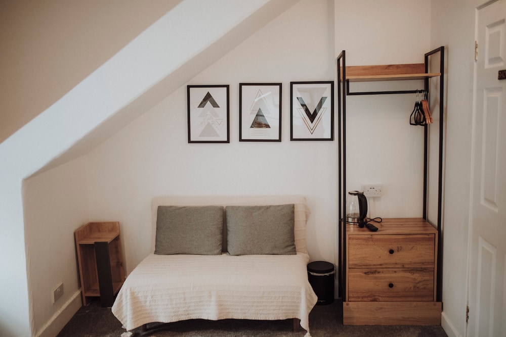 16 PILRIG GUEST HOUSE 19/60