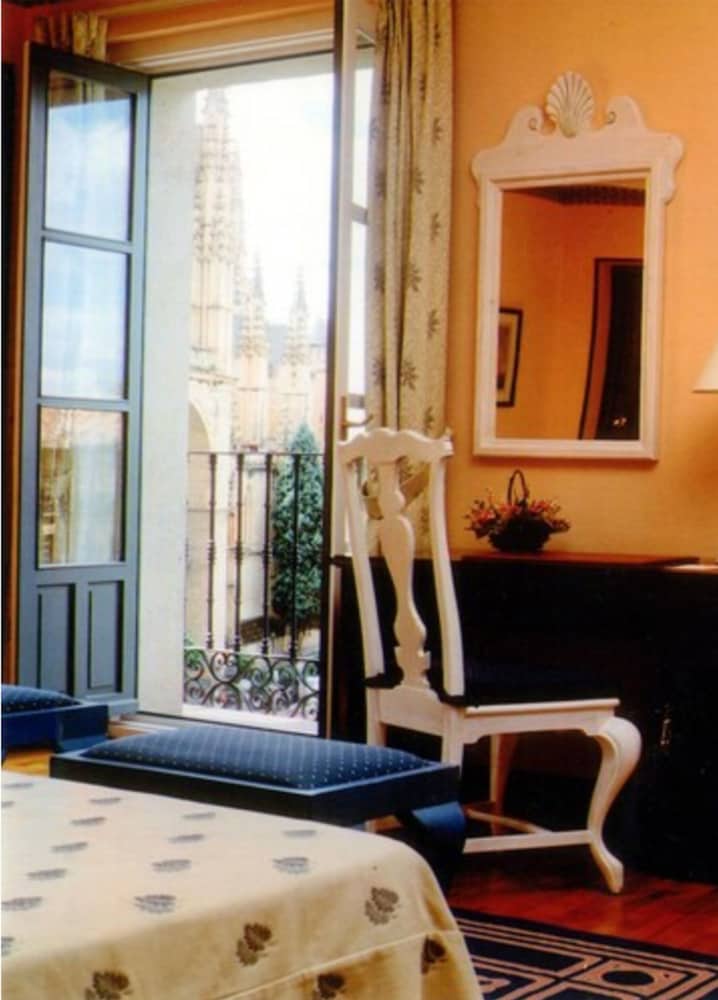 Infanta Isabel Hotel 7/64