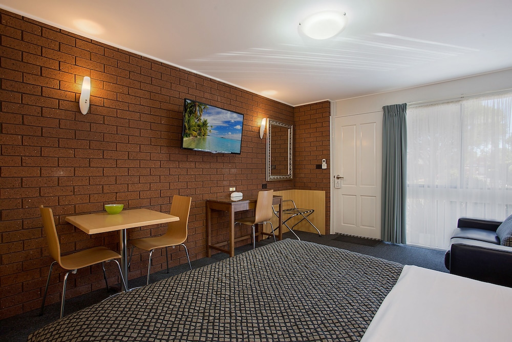 HAMILTON LONSDALE MOTEL 34/58