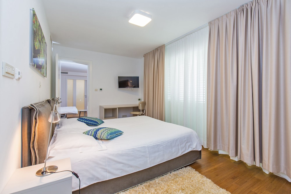 3 BEDROOMS, DELUXE, APARTMENT, GARDEN VIEW, TERRACE