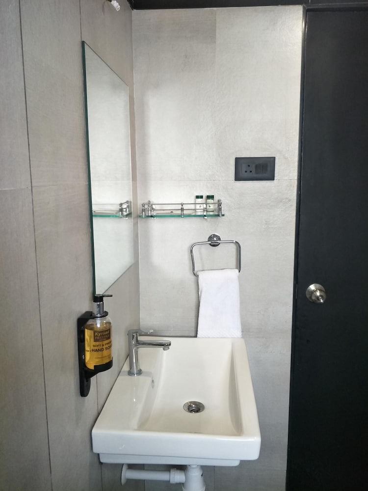 Kyriad Hotel Solapur by OTHPL 34/36