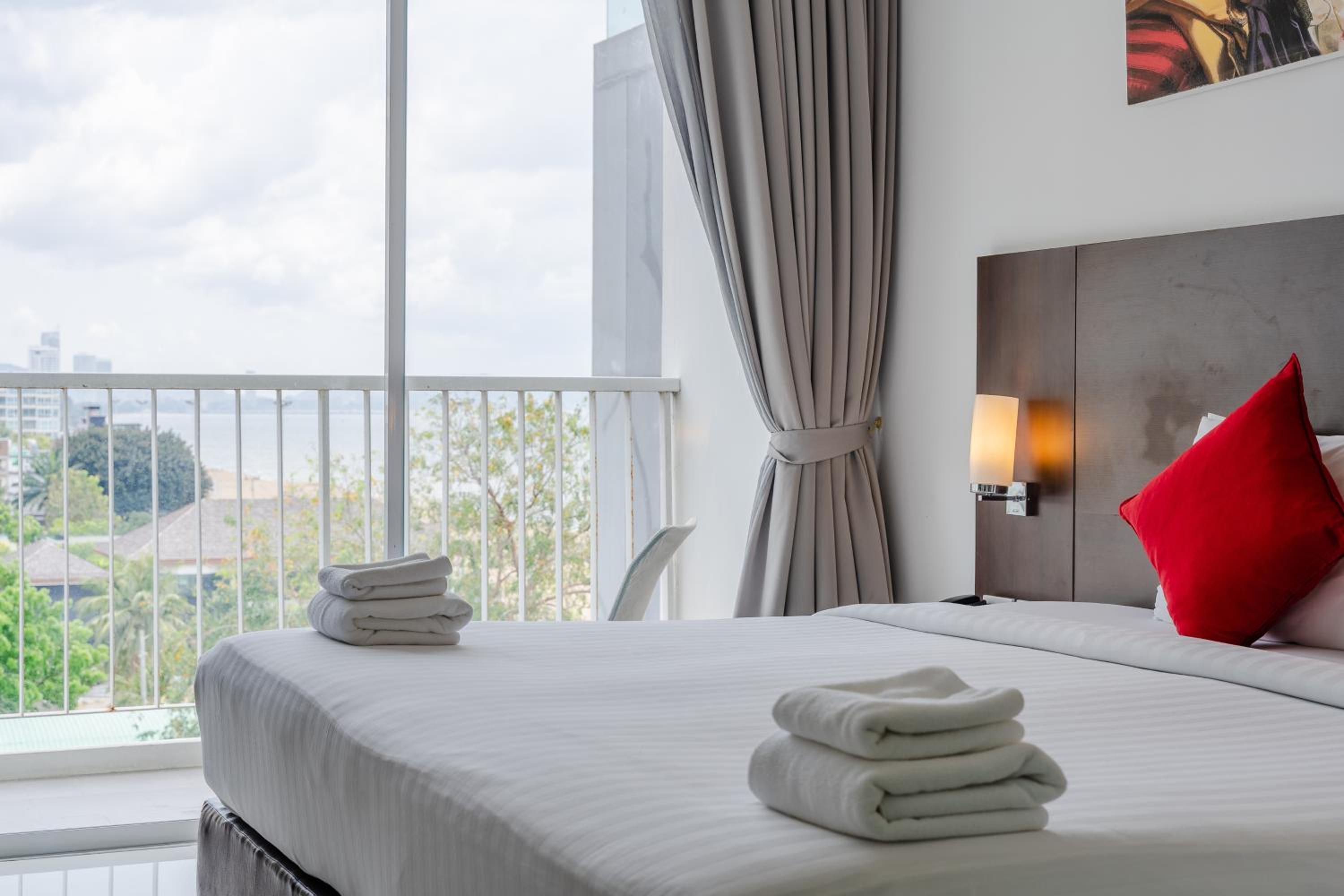 غرفة بسرير مزدوج أو سريرين منفصلين بإطلالة جزئية على البحر، Rodina Beach Hotel 3/10