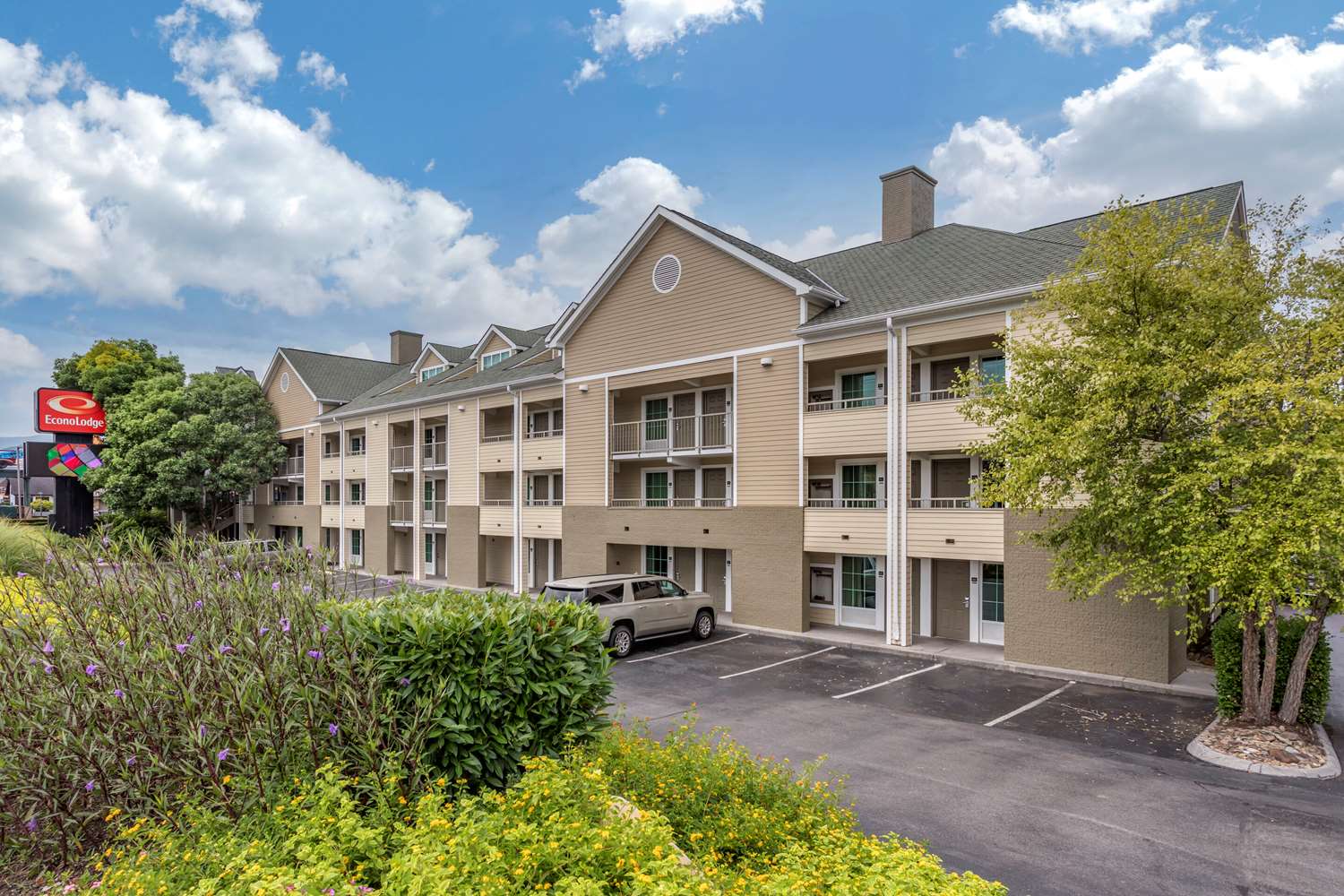 Econo Lodge Pigeon Forge Riverside 5/34
