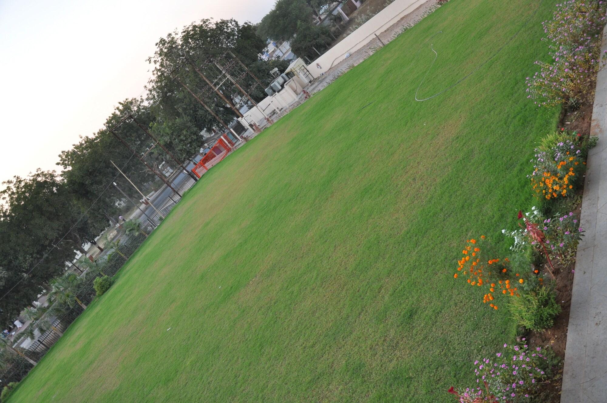Pride Biznotel Manjusar (ex Mango Hotels Tansha Regal) 44/50