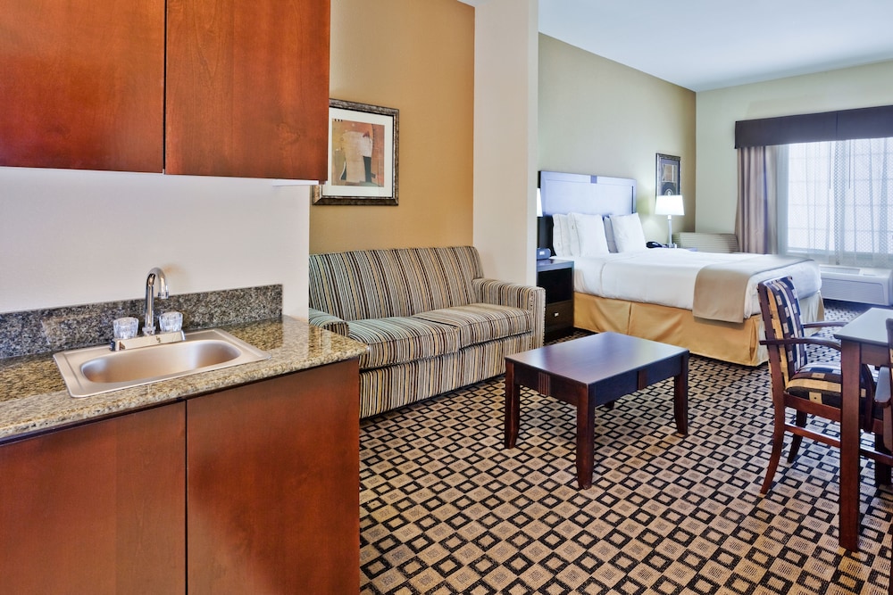 Holiday Inn Express Hotel Suites Clovis 45/49
