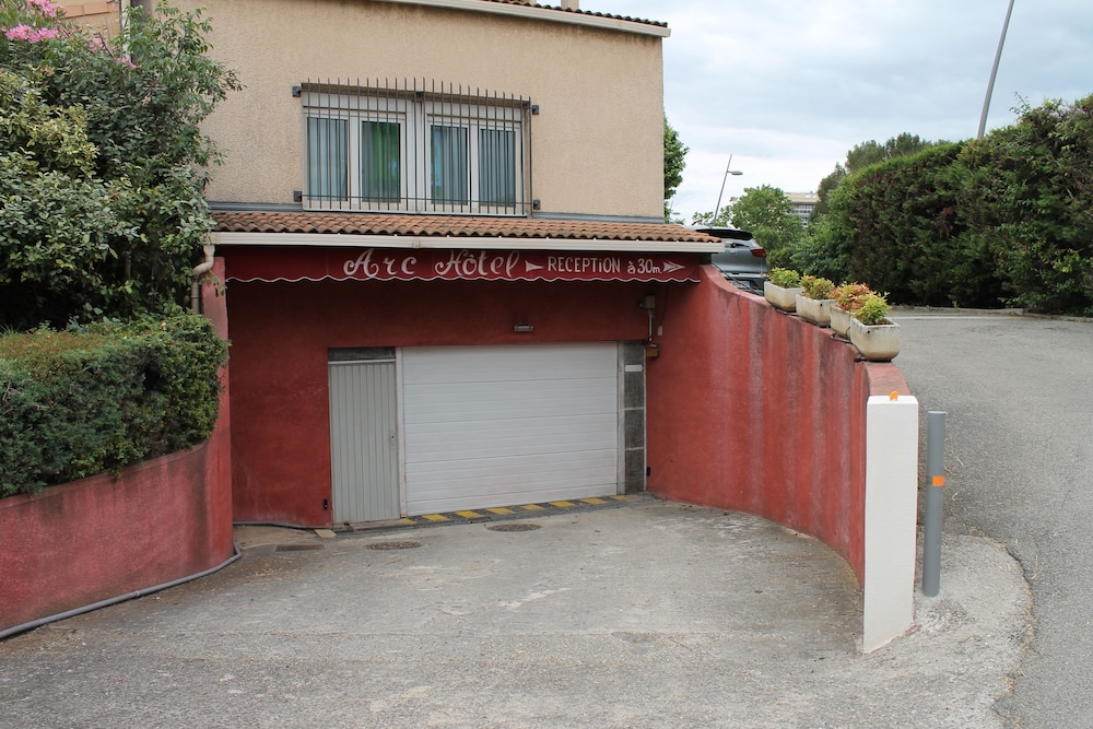 Adonis Arc Hotel Aix 8/68