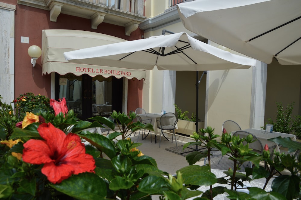 Le Boulevard Hotel 34/39