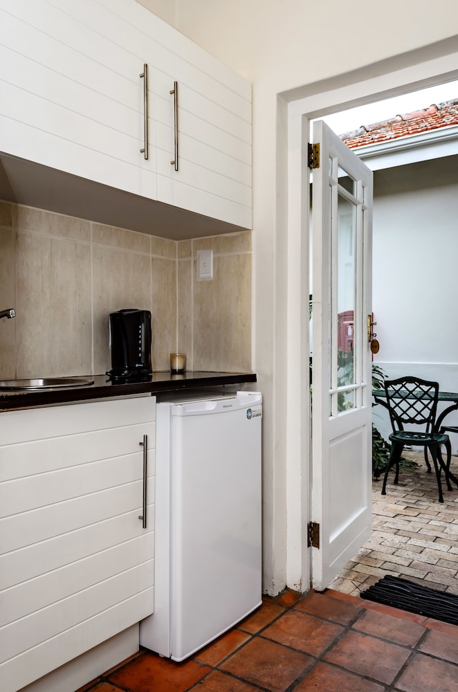 First Avenue Guesthouse 5/50