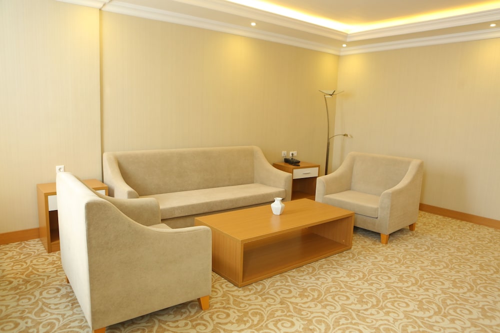 Momona Hotel 50/64
