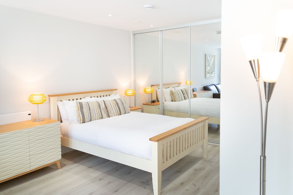 Citystay-Midsummer Mews 7/23