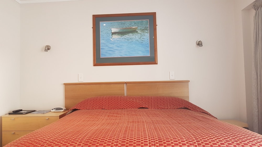 Apollo Lodge Motel 31/33