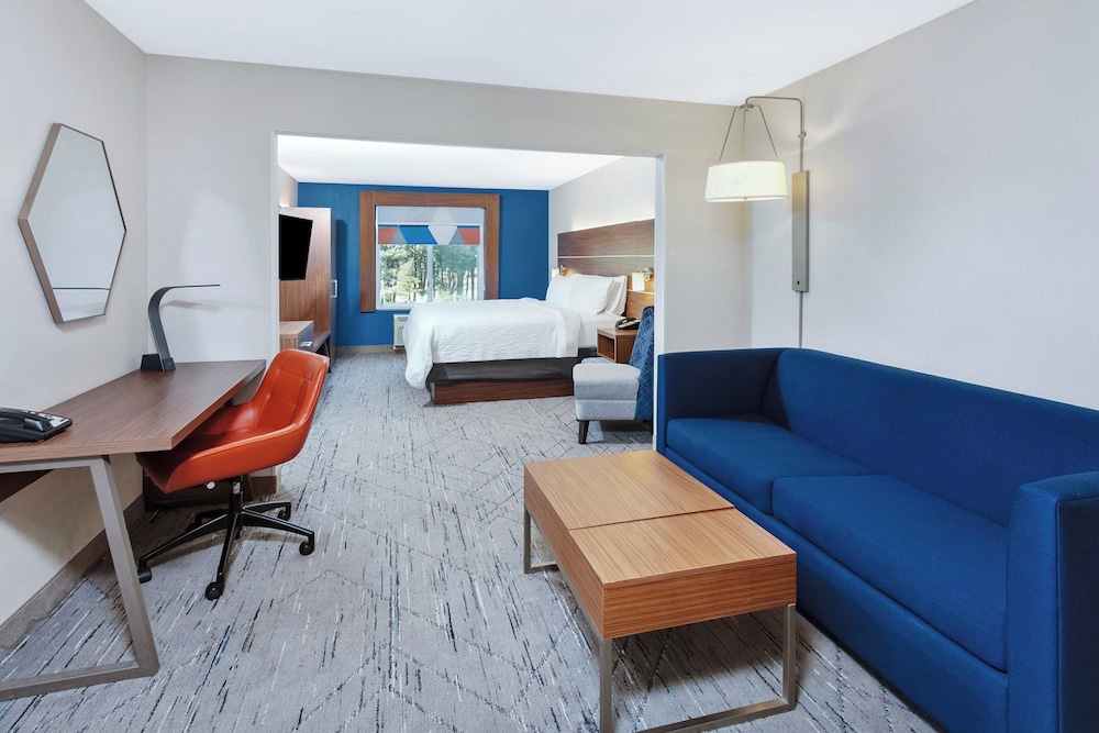Holiday Inn Express Hotel & Suites Urbana-Champaign(U Of I Area) 68/74