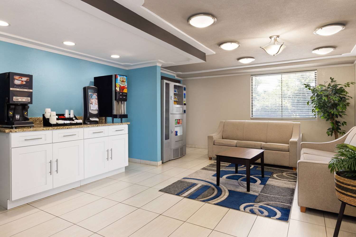 Days Inn & Suites by Wyndham Indianapolis Airport East 2/28