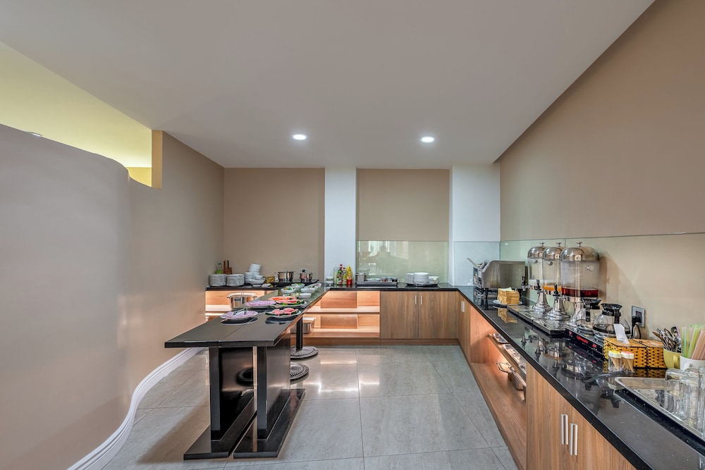 SAZI Resin Hotel - Free Nails/HairWash 28/50