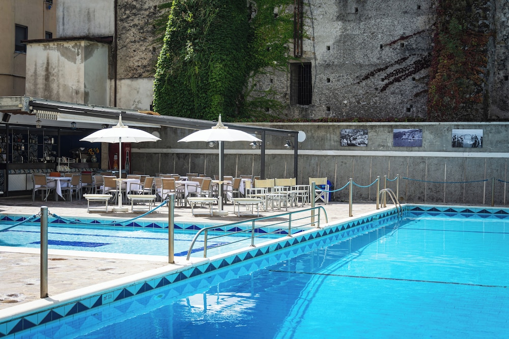 swimming pool spa