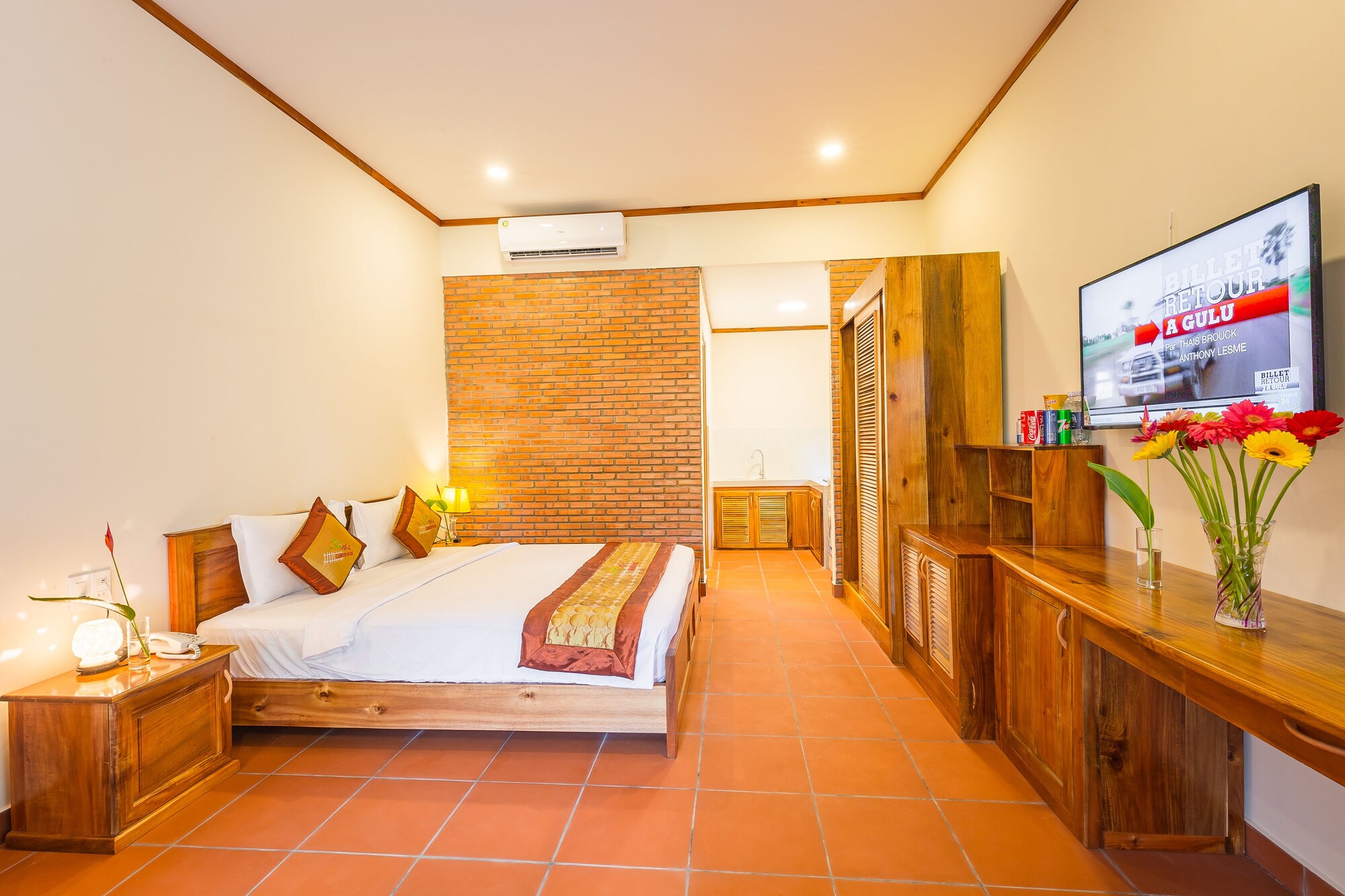 DELUXE, DOUBLE BED, GARDEN VIEW