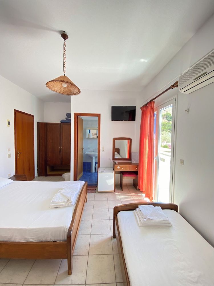 ROOM, QUADRUPLE, PARTIAL SEA VIEW, BALCONY