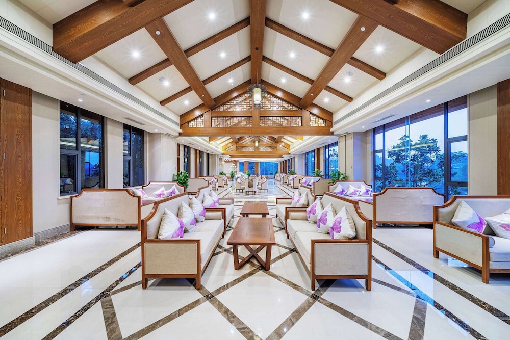 Howard Johnson Lake Serenity Hotel Neijiang 22/46