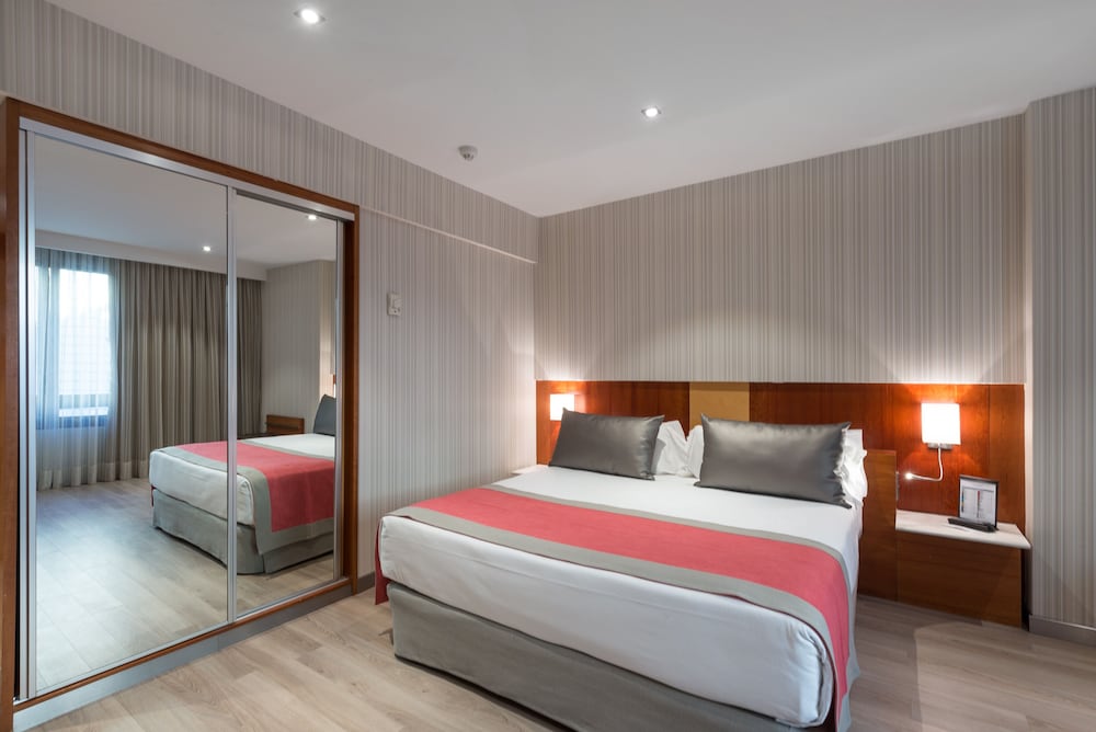 ROOM, DOUBLE BED