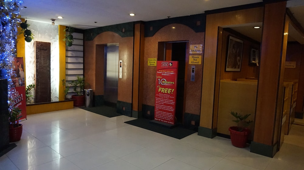 Hotel Sogo Lrt Monumento Station 1/30