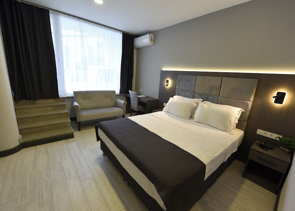 Executive, King Bed