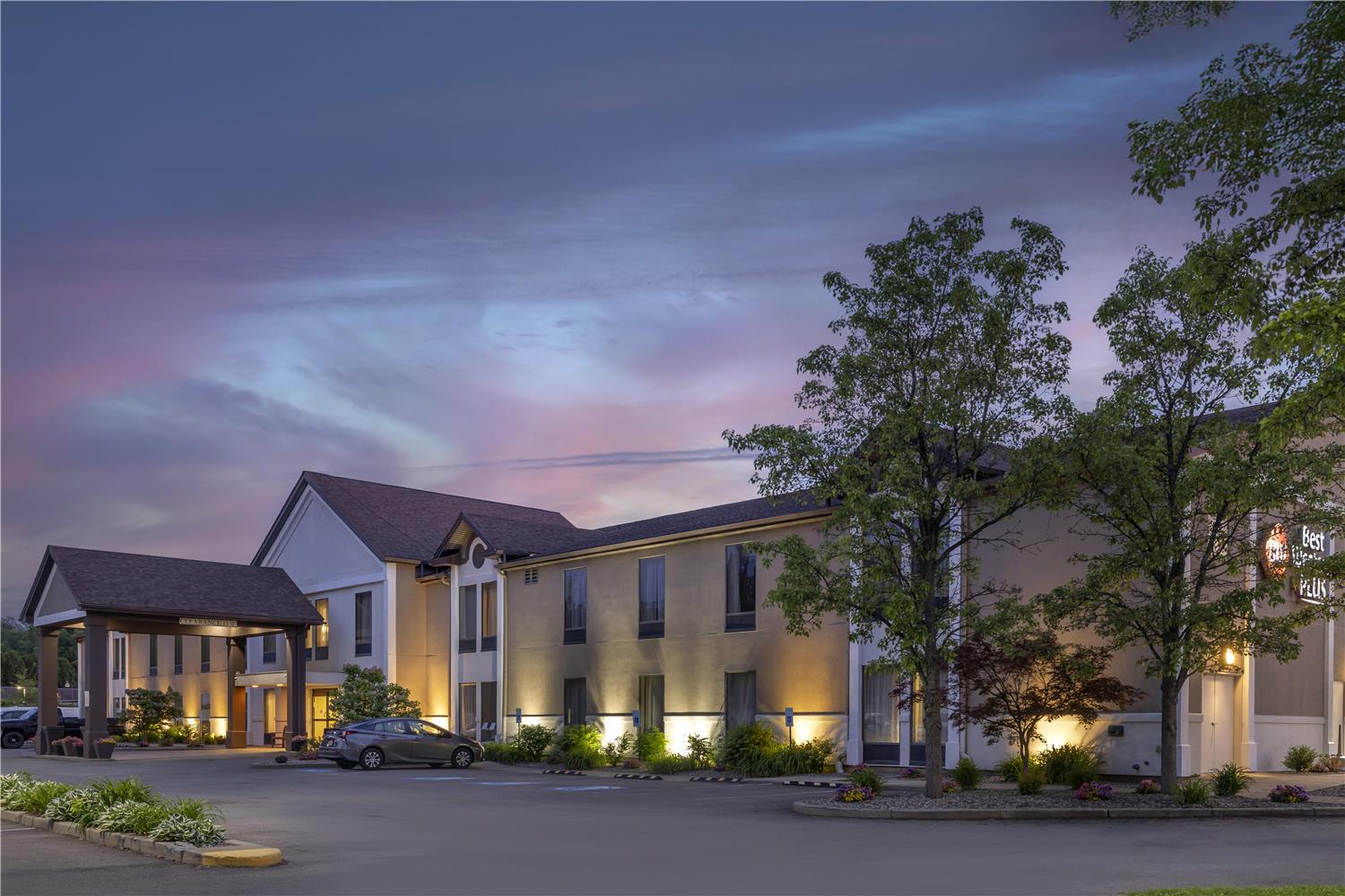 Best Western Plus University Inn 1/19