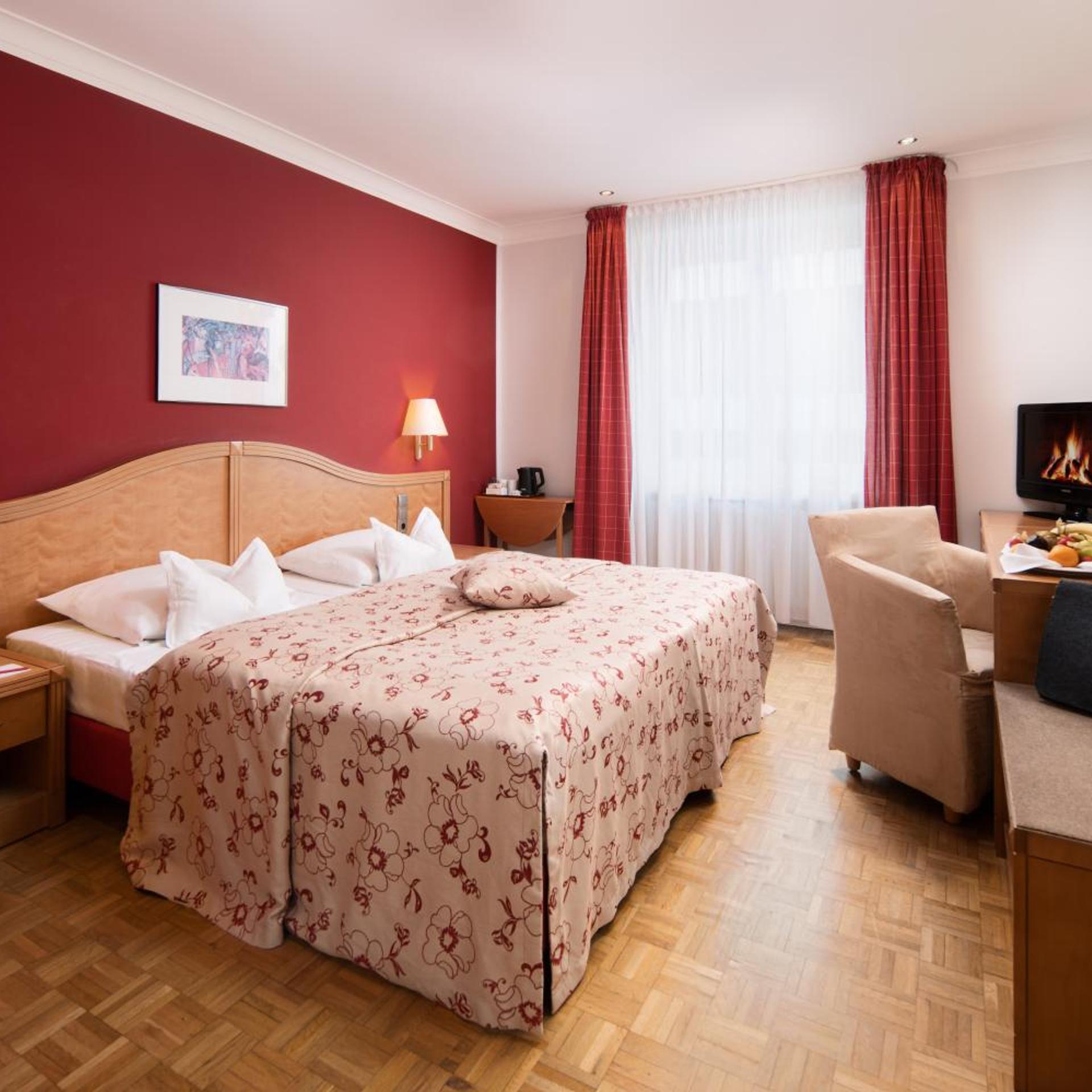 Comfort, King Bed, Baseler Hof Hotel 4/10