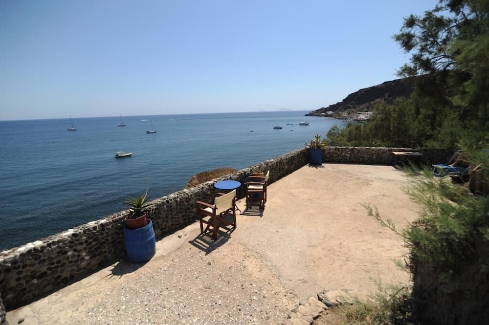 Akrotiri Hotel 34/50