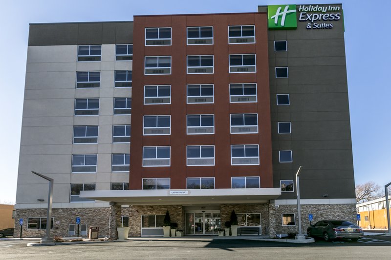 Holiday Inn Express Suites Jersey City North Hoboken 4/39
