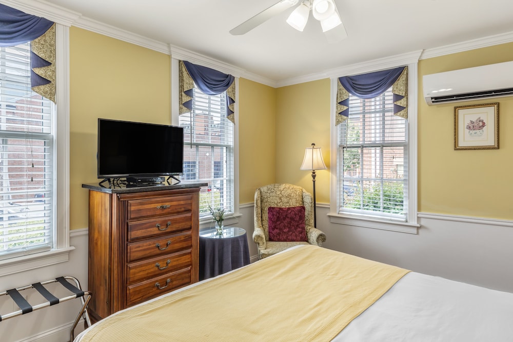 Essex Street Inn & Suites, an Ascend Collection Hotel 55/75