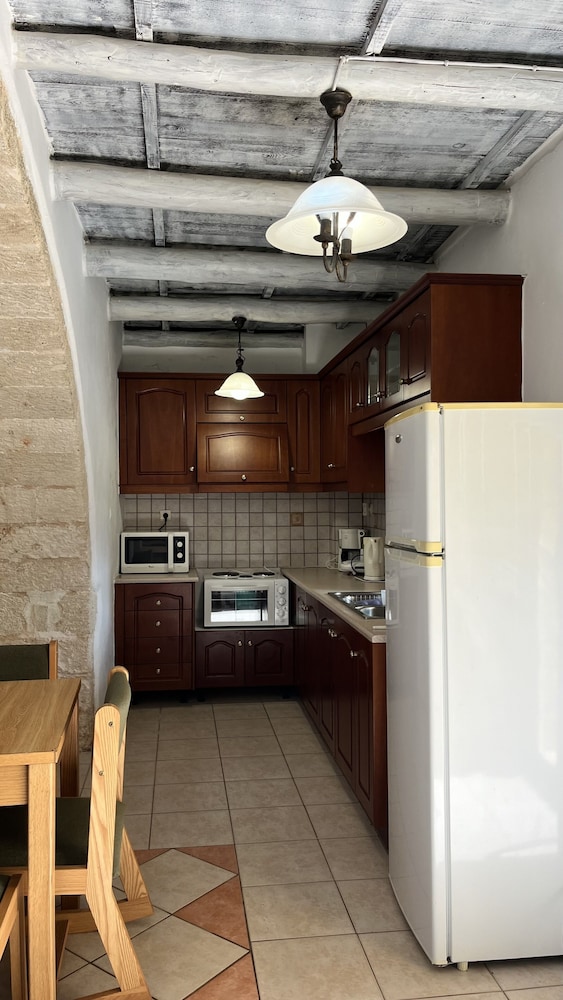 Skandalis Traditional Suites 5/50
