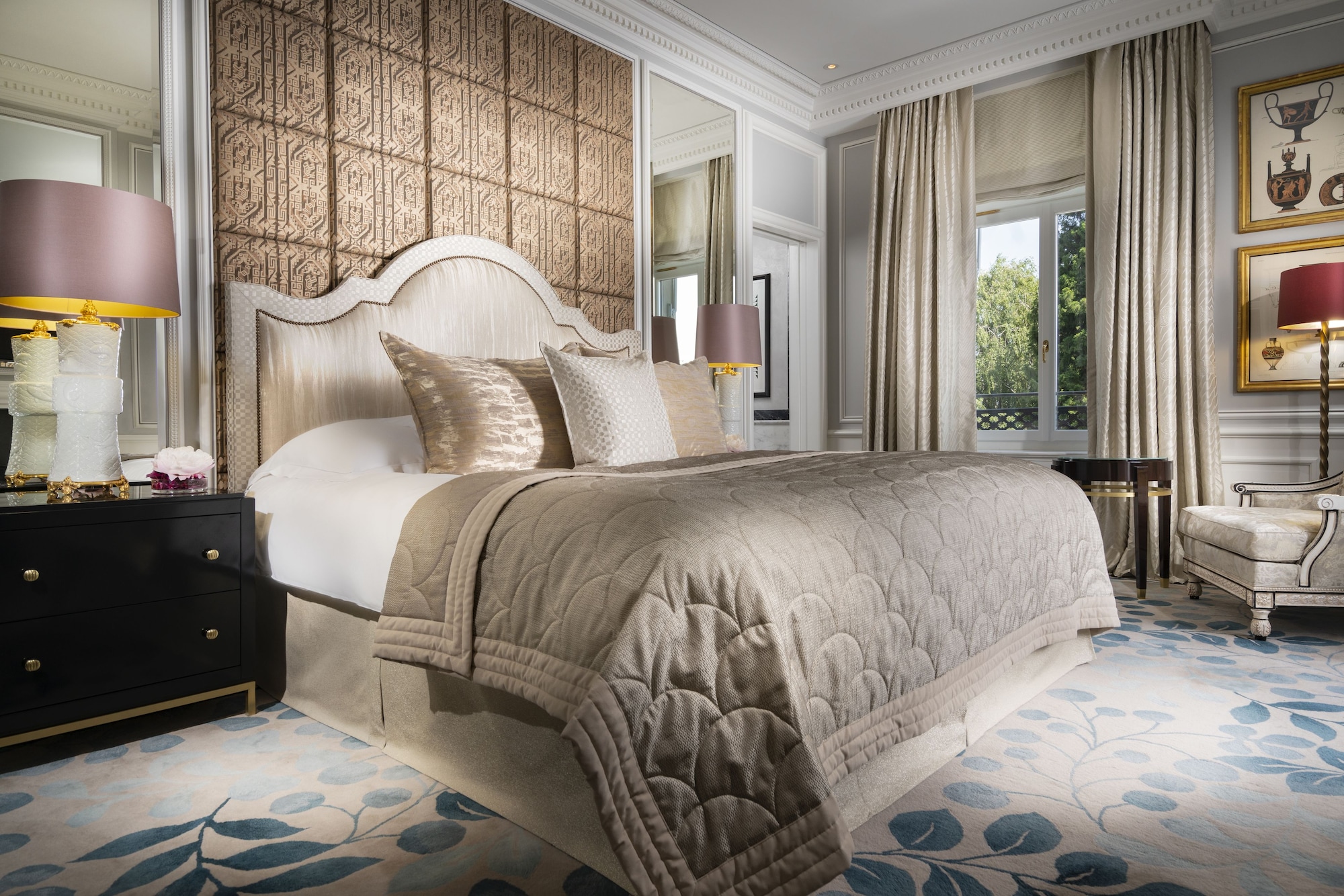 SUITE, LAKE SIDE, CORNER