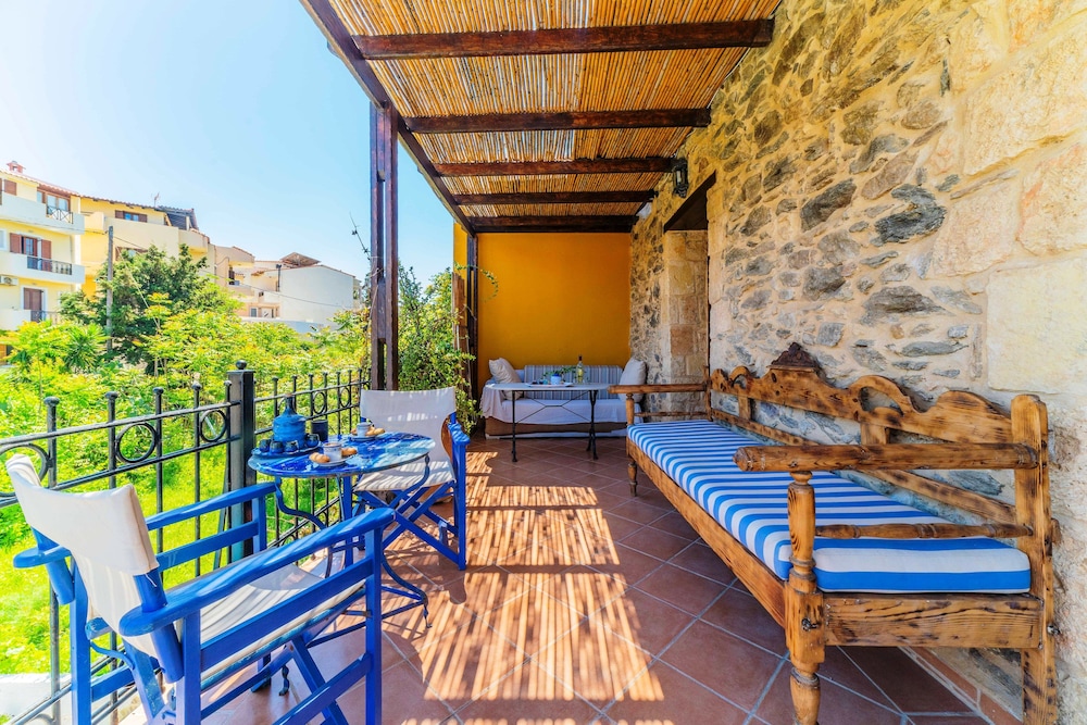 Idili Traditional House 46/50