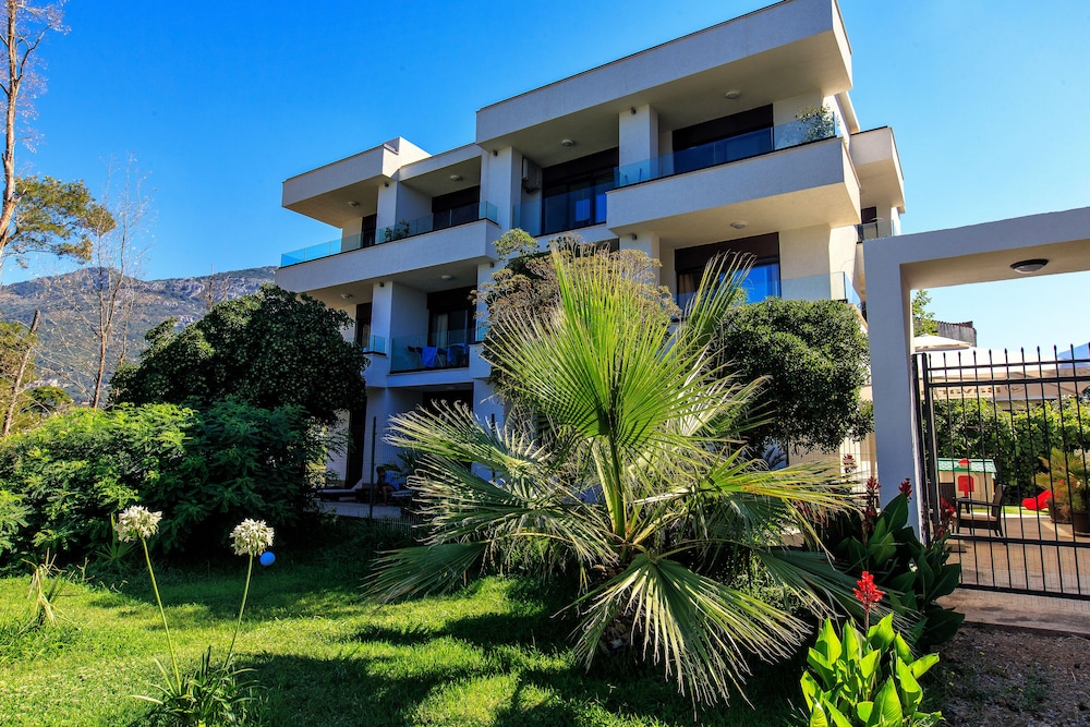 Apart Hotel Kuce Lekovica 8/50