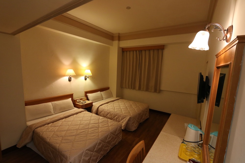 Riverside Hotel 19/50