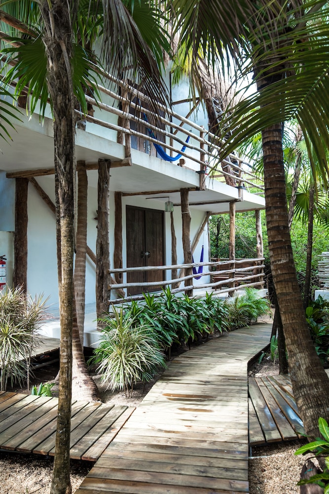 Cormoran Hotel Boutique & Cenote 37/48