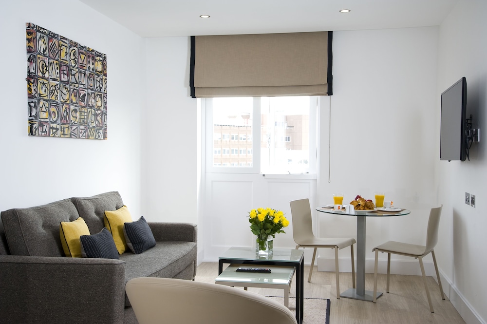The Rosebery 30/41