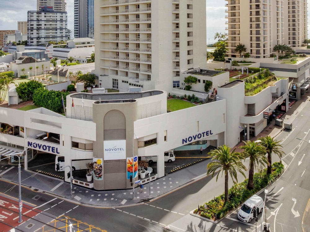 NOVOTEL SURFERS PARADISE 57/64