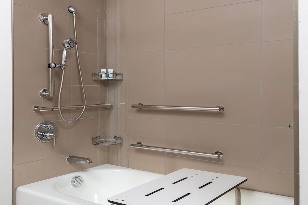 1 Bedroom, Suite, 2 Queen Beds, Sofa, Kitchen, Bathtub, Accessible