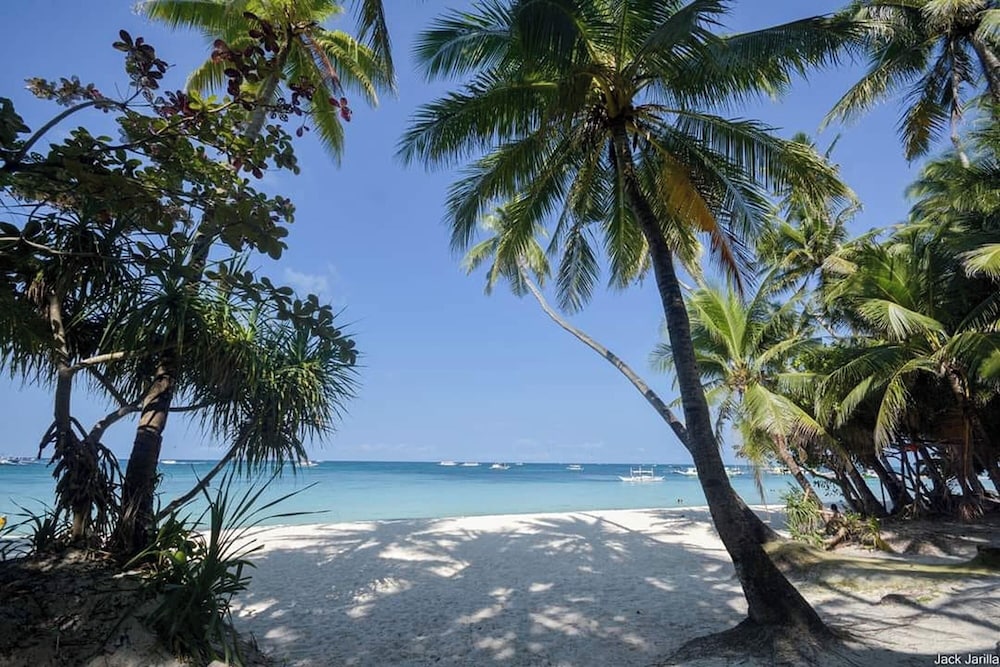 Boracay Backpackers 63/68