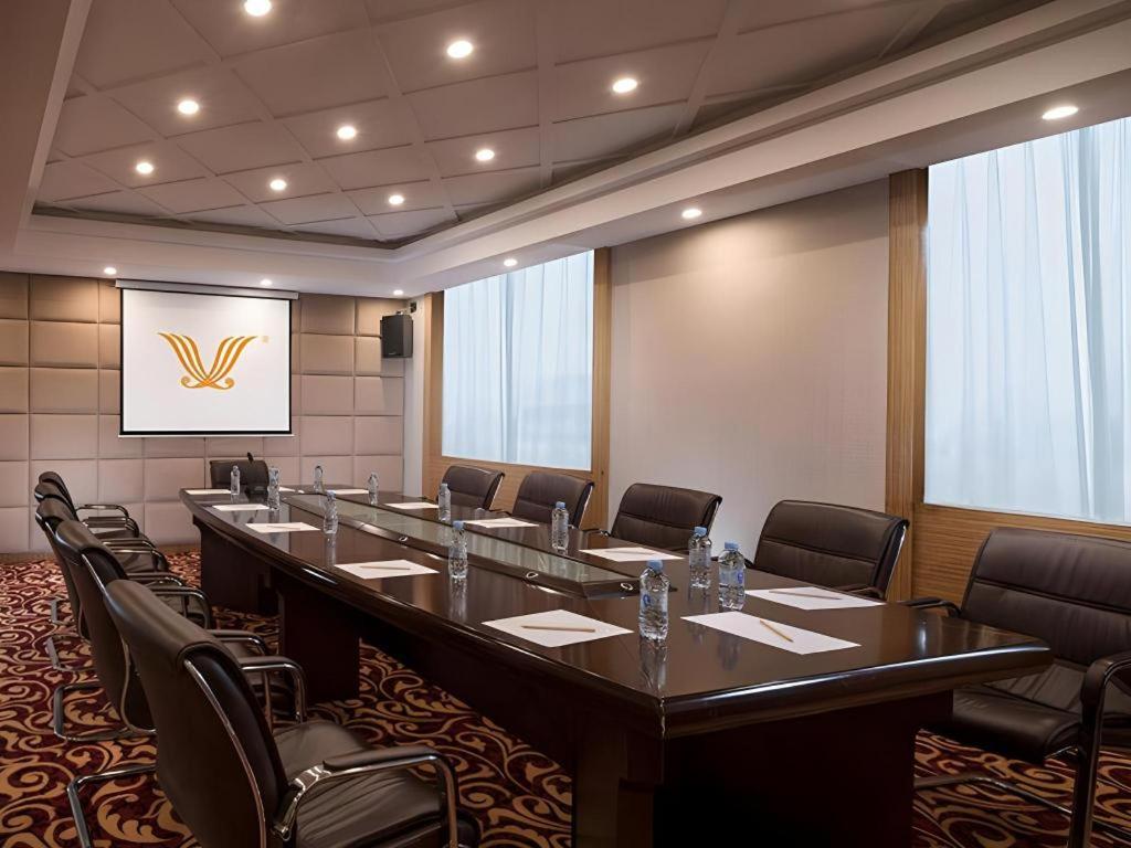 Venus International Hotel (Huizhou West Lake) 46/55