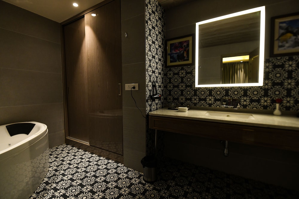 Stardom Hotels & Resort 43/48