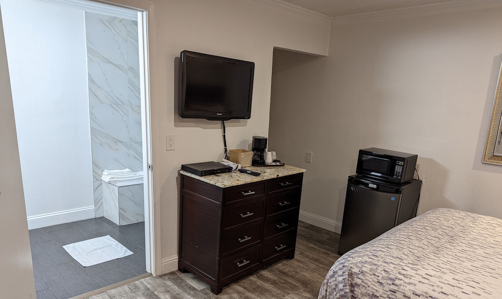 Deluxe Inn 32/50