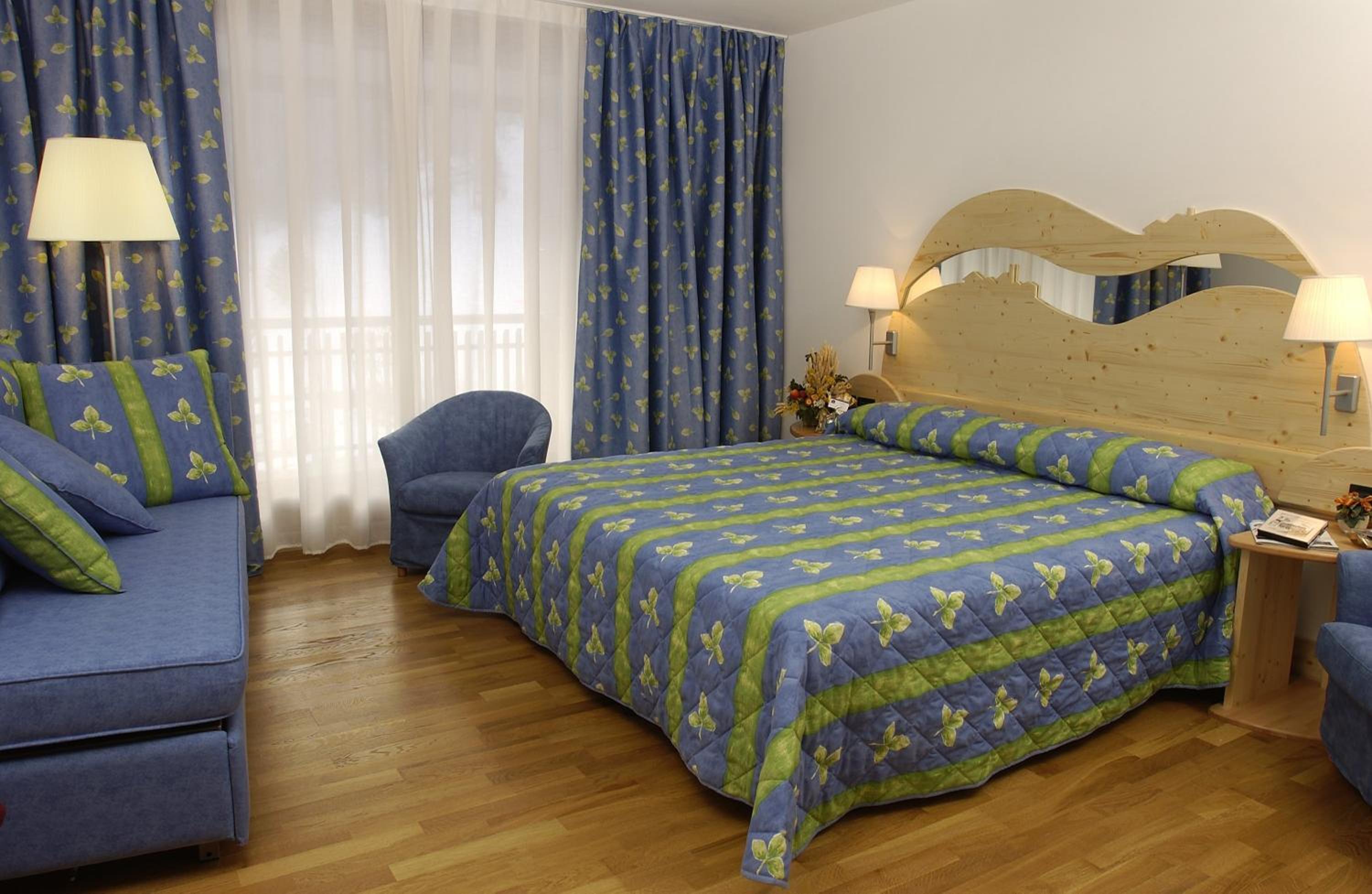 HOTEL RIVE 12/75