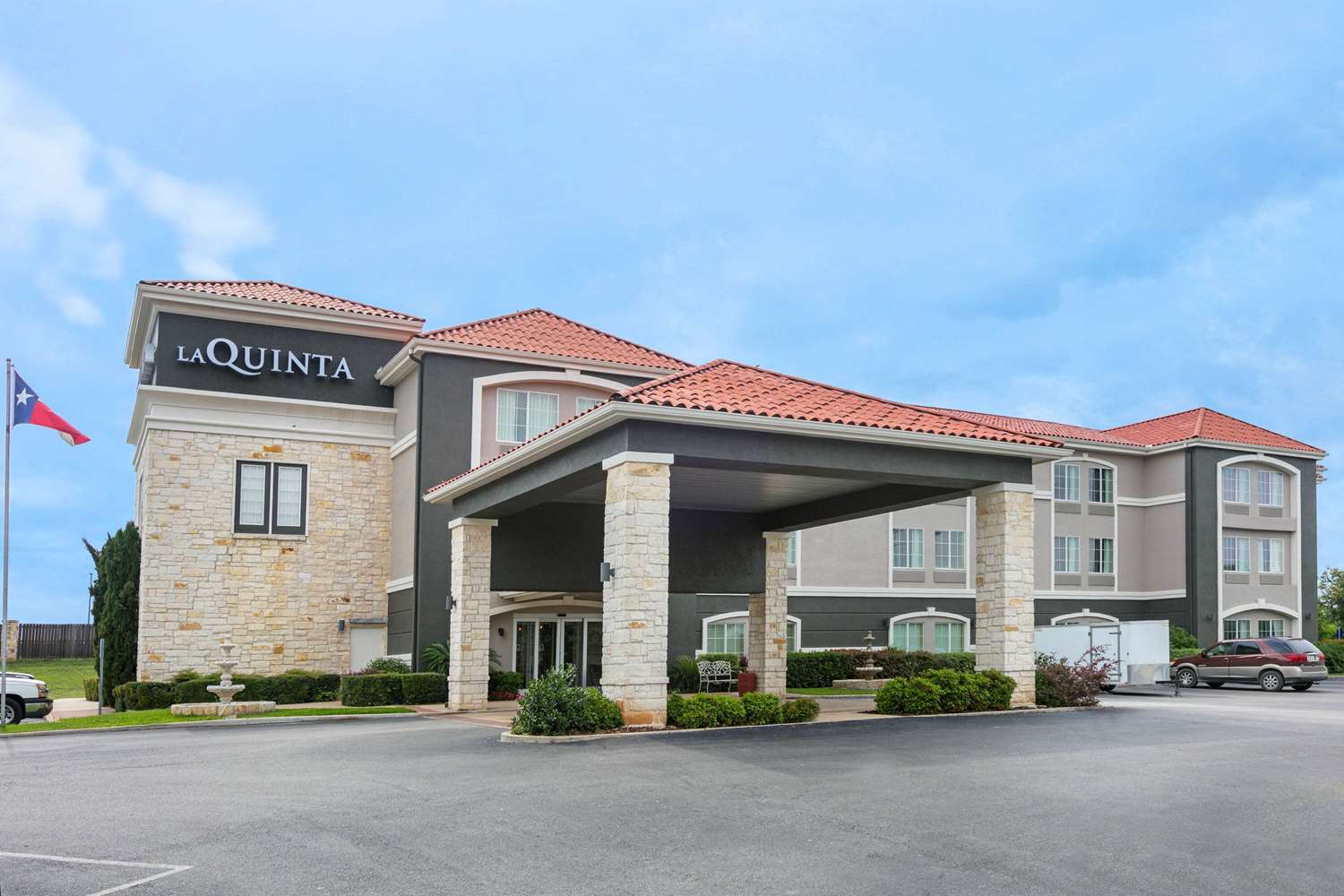 La Quinta Inn & Suites by Wyndham Fredericksburg 40/48