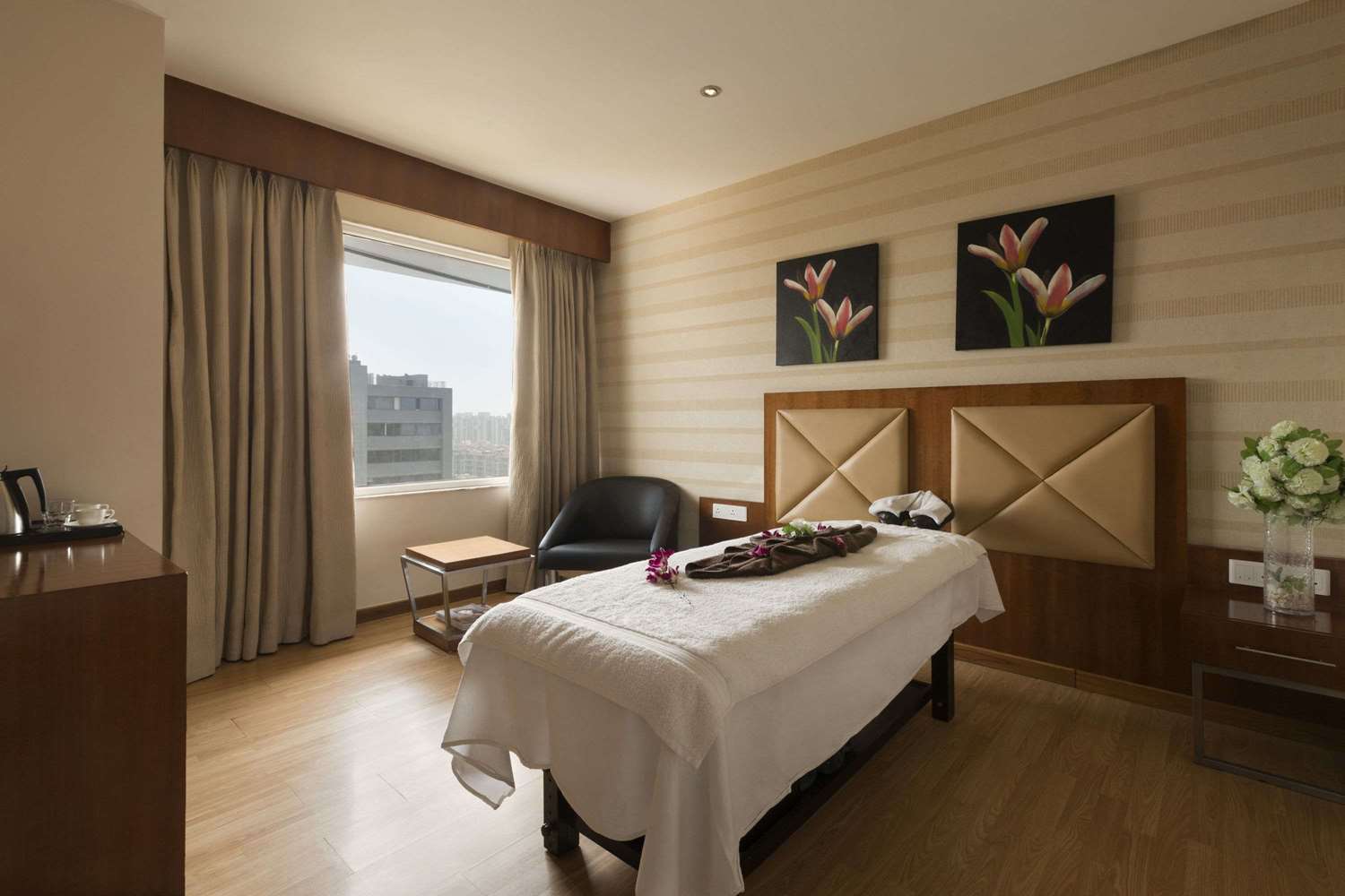 Ramada by Wyndham Ahmedabad 11/46